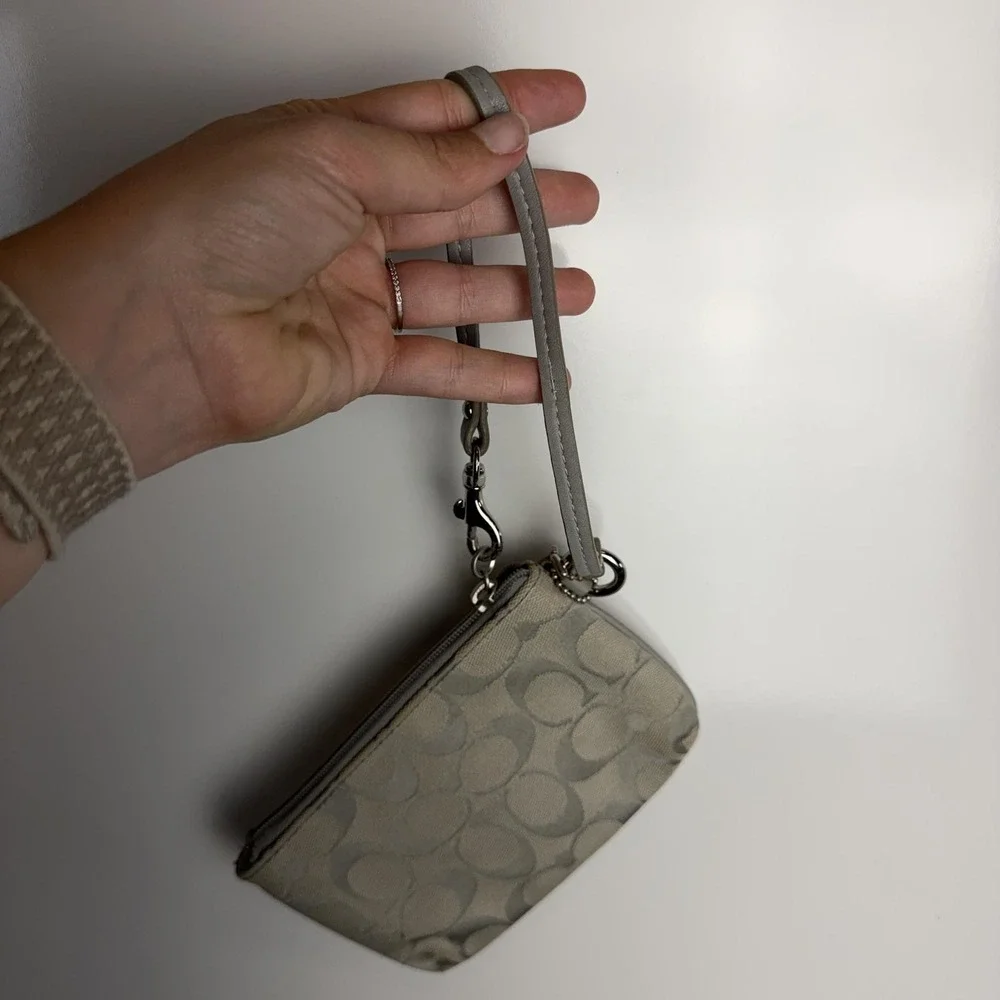 Coach Wristlet Clutch Bag Womens Small Gray Signature Jacquard Canvas Zip Strap